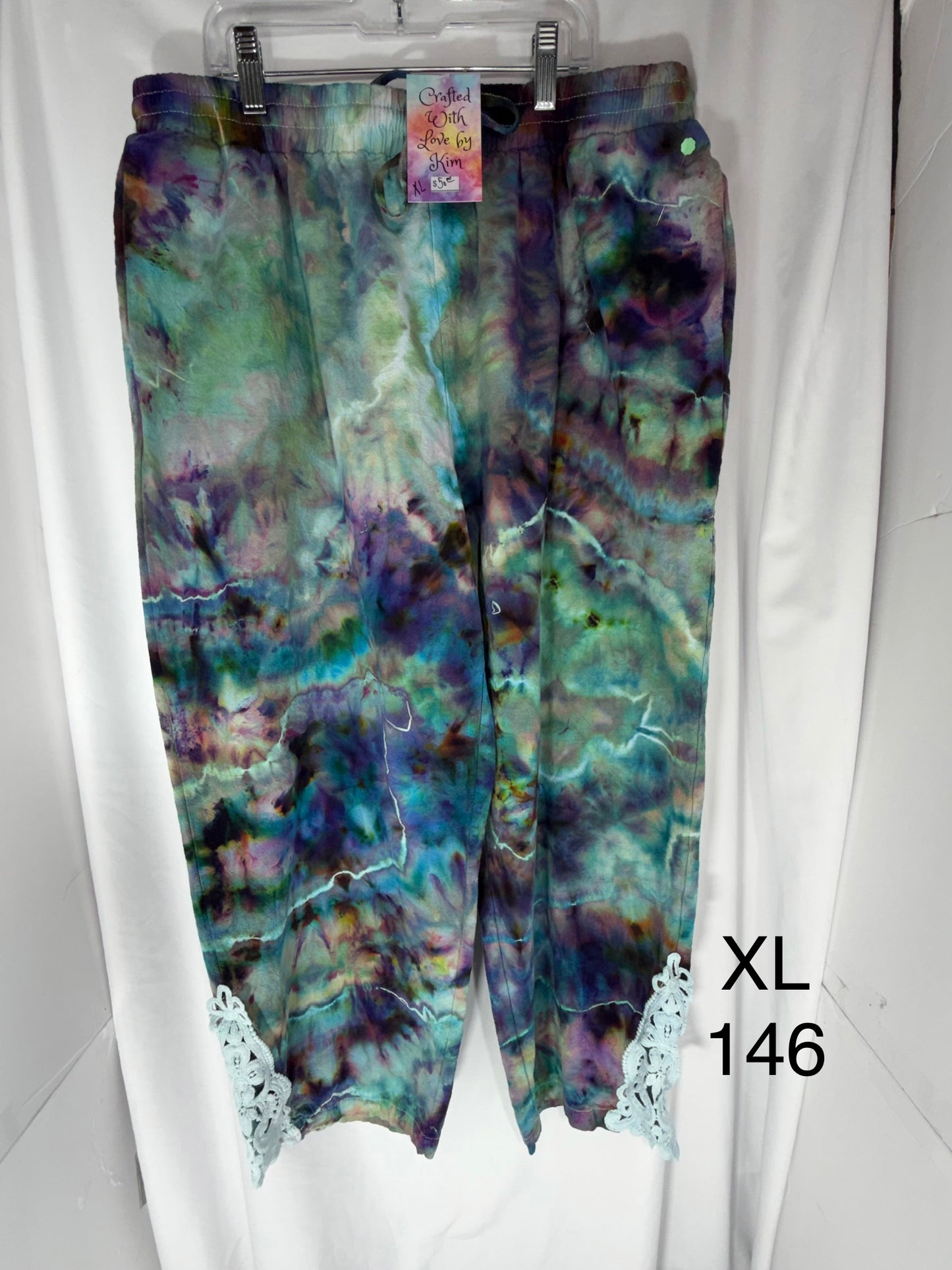 XL Women's Elastic Waste Capri's 146