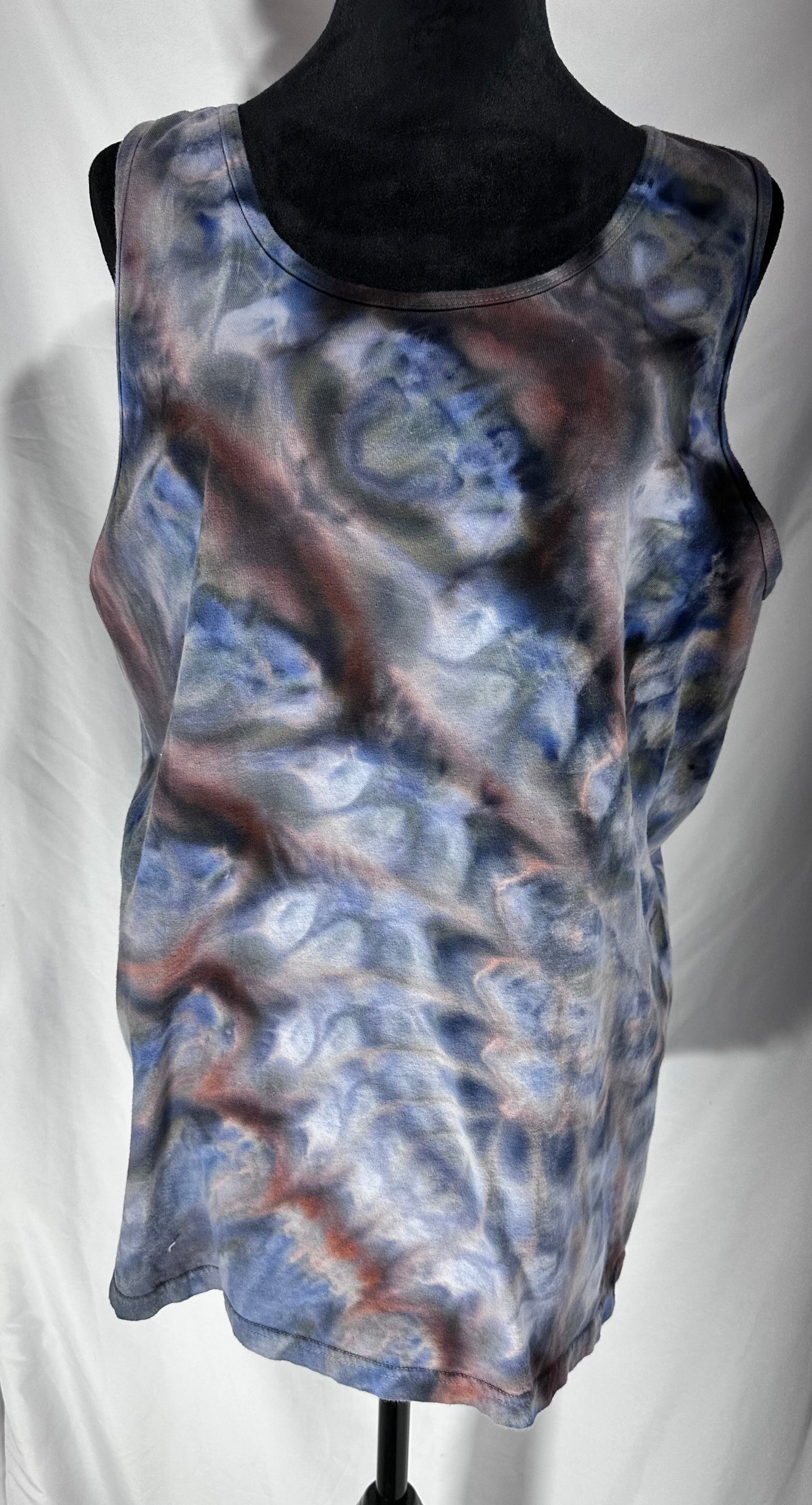 M Unisex Tank Top